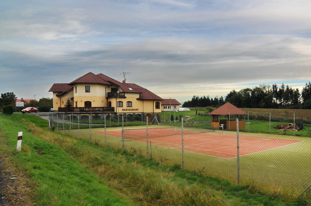 Penzion Stary Dvur Hotell Nové Dvory Exteriör bild